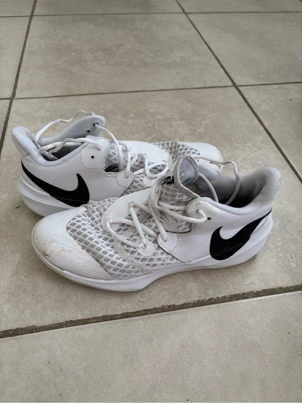 Nike Womens 9.5 White and Black Volleyball Shoes